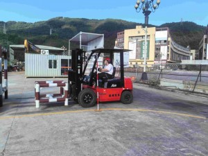 龙岩中力培训叉车司机证N1ViP培训与考试